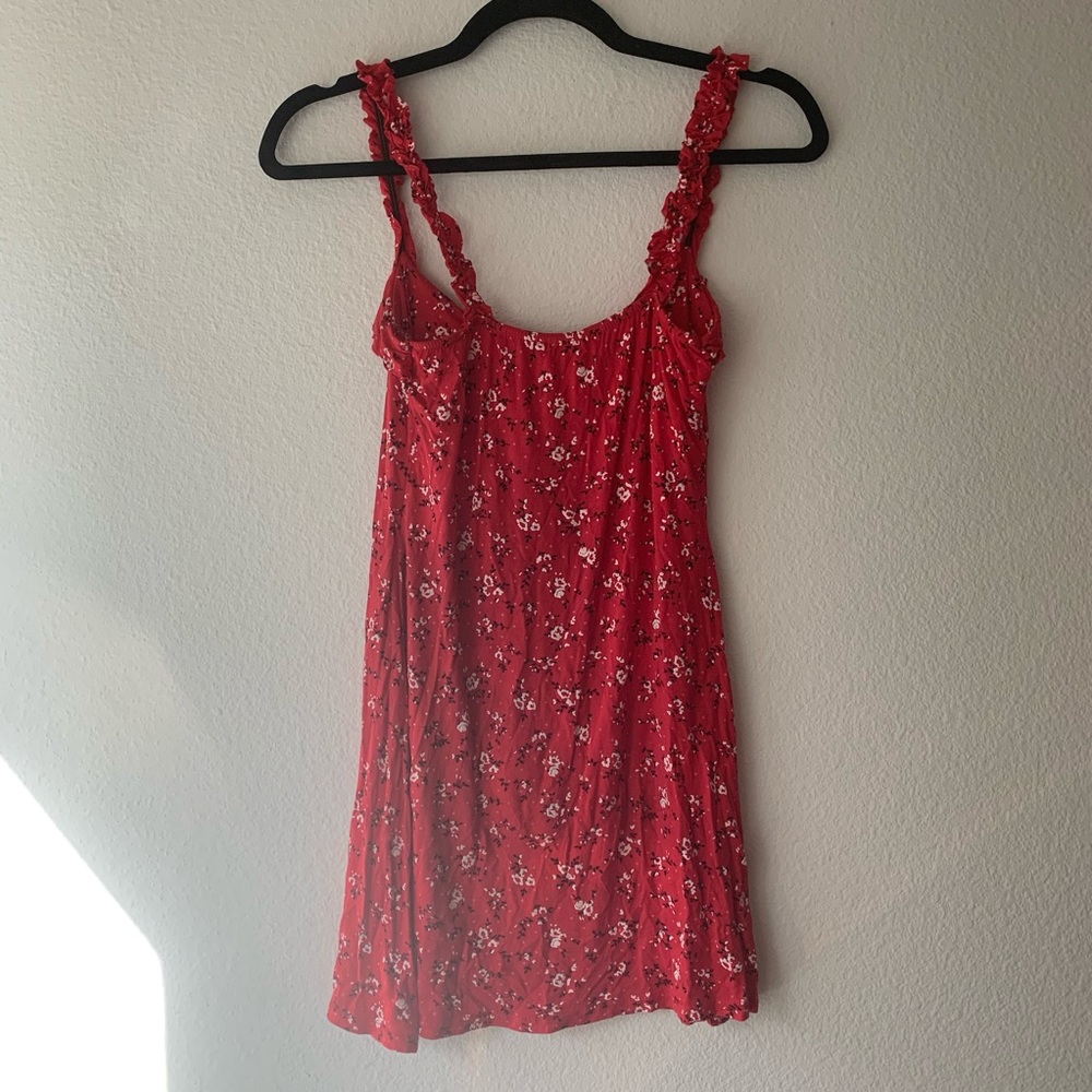 RED FLORAL PRINT FRILL DETAIL SHIFT DRESS - Picture 8 of 9